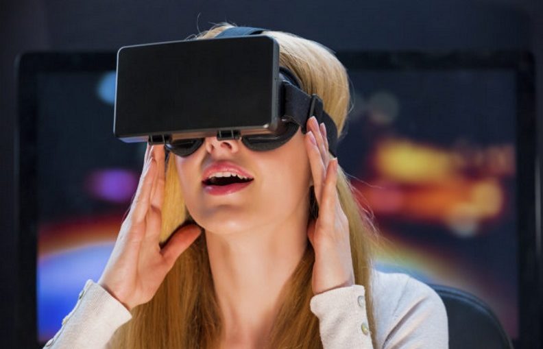 Virtual Reality Headset
