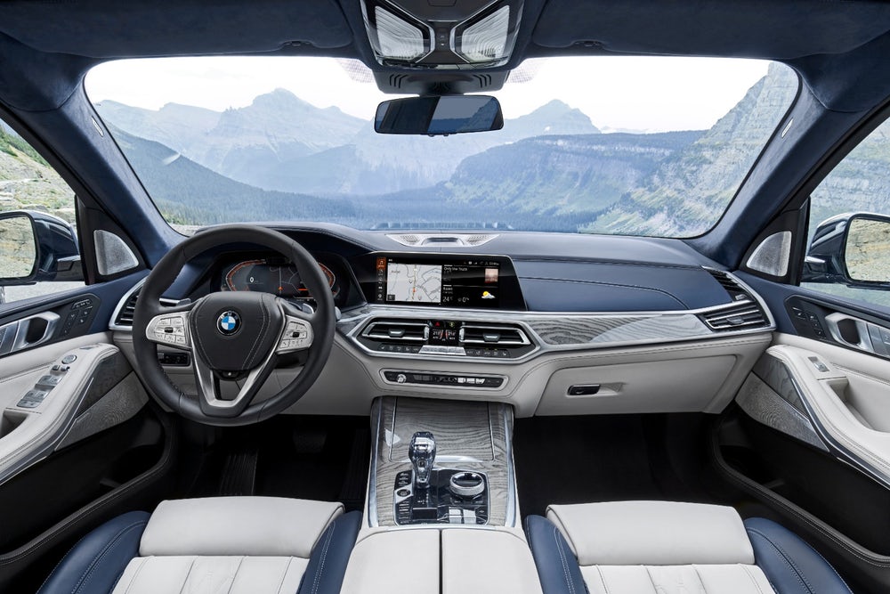 2019 BMW X7: elbow room in the driver's seat will not be an issue