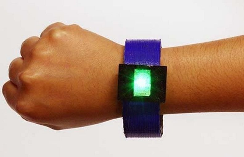 LED bangle, including a lithium-ion battery, was made entirely by 3D printing