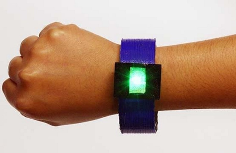 LED bangle, including a lithium-ion battery, was made entirely by 3D printing