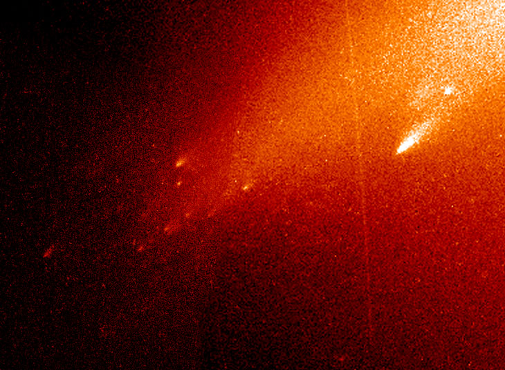 SKY SKELETON Maybe ‘Oumuamua was a comet that was destroyed as it approached the sun, like this image of comet LINEAR shattering into mini-comets in 2000. If that’s the case, only the skeleton of the original comet was left by the time astronomers spotted ‘Oumuamua.